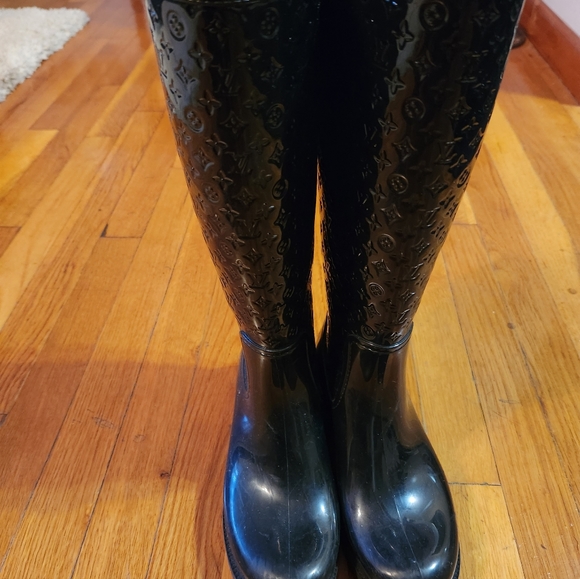 Louis Vuitton Rubber Embossed Monogram Splash Rain Boots - Picture 3 of 3